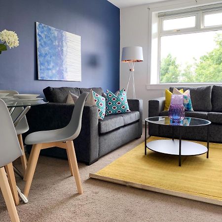 Modern And Vibrantly Designed Apartment Motherwell Eksteriør bilde